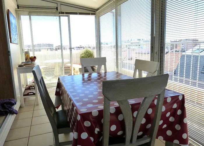 T2 Avec Wifi, Grande Terrasse, A 500m De La - Fr-1-92-924 Lägenhet *